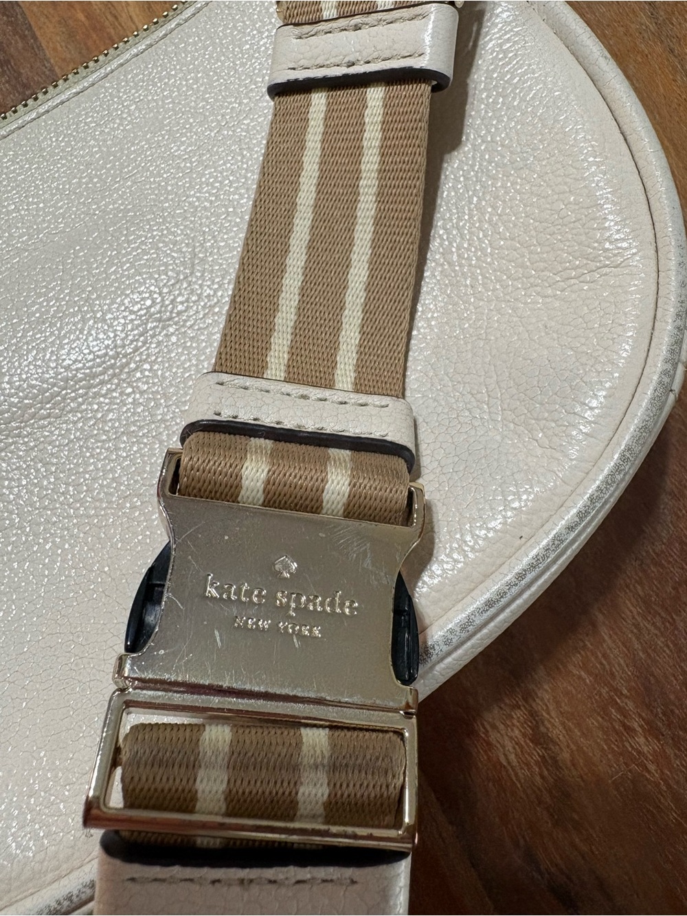 kate spade Cream Pebbled Leather Crossbody Bag with Gold Logo - Picture 4 of 6